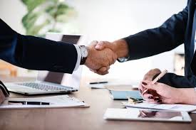 چگونه بیمه مسئولیت از کارفرمایان در برابر دعاوی حمایت میکند؟